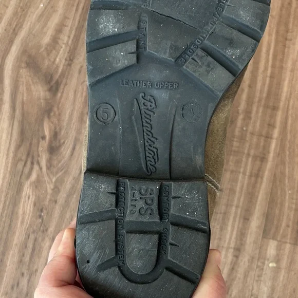 Blundstones - Size 5 - Picture 8 of 8